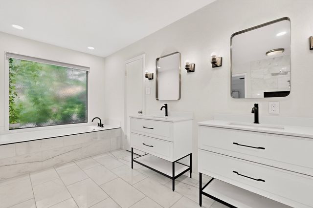 3900 N Shadycreek Drive, Arlington, TX 76013