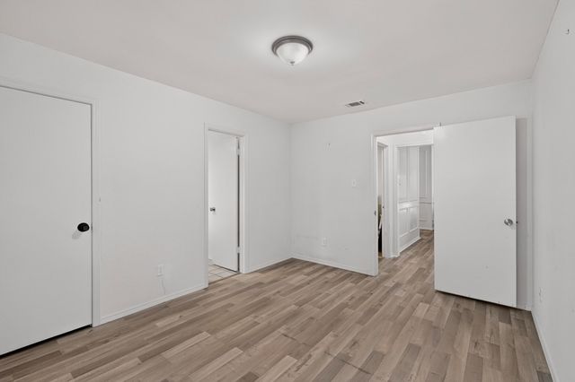 3900 N Shadycreek Drive, Arlington, TX 76013