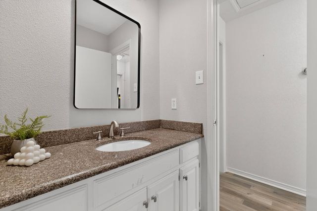 3900 N Shadycreek Drive, Arlington, TX 76013