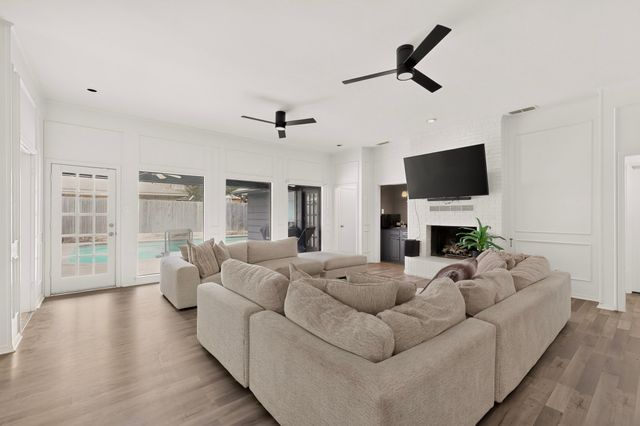 3900 N Shadycreek Drive, Arlington, TX 76013