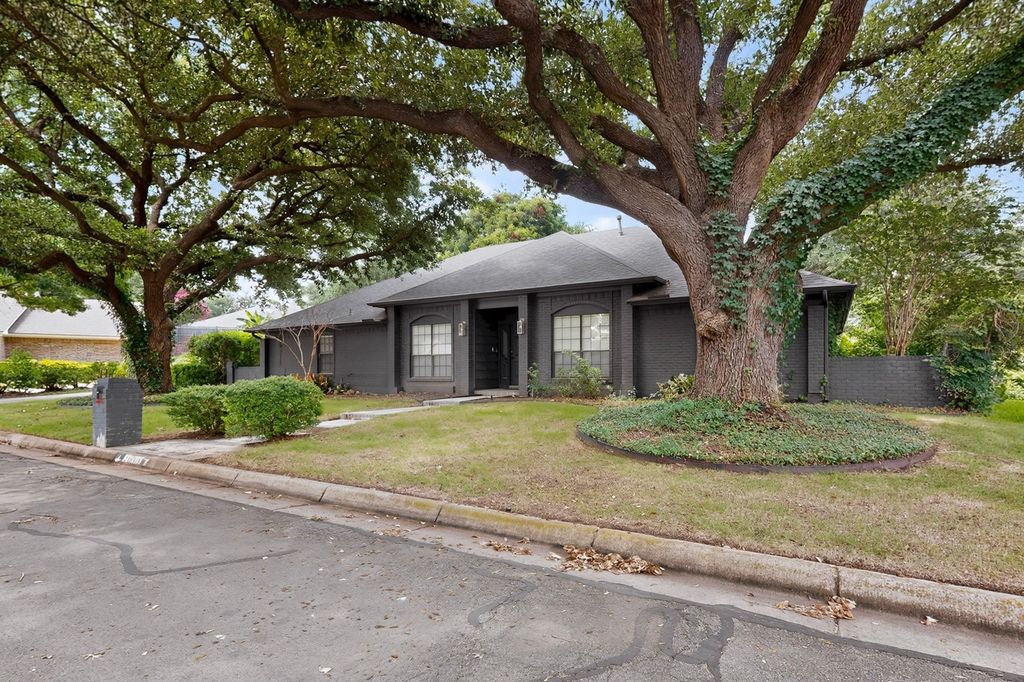 3900 N Shadycreek Drive, Arlington, TX 76013