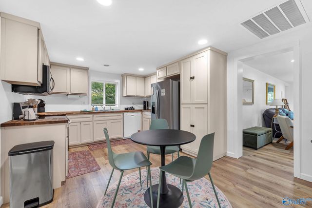 2513 Lakeview Drive, Guntersville, AL 35976