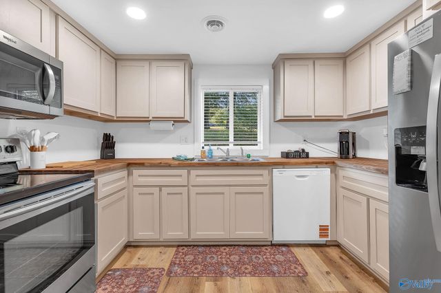 2513 Lakeview Drive, Guntersville, AL 35976