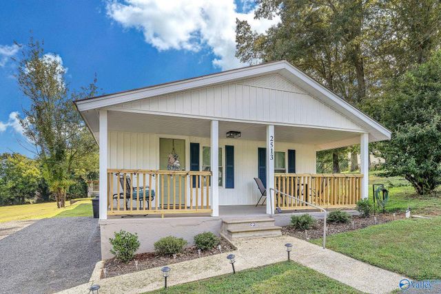 2513 Lakeview Drive, Guntersville, AL 35976