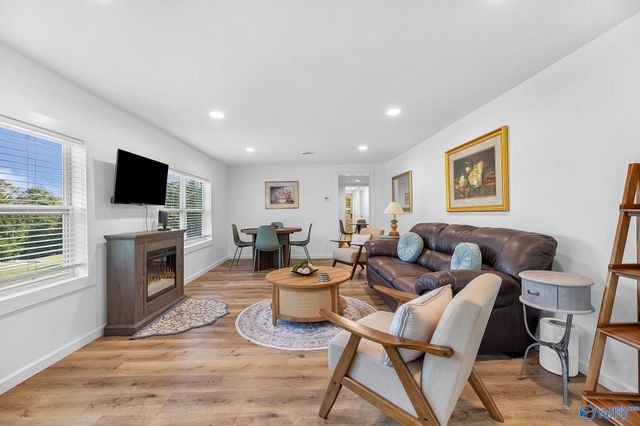 2513 Lakeview Drive, Guntersville, AL 35976