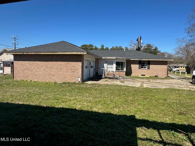 14121 Dedeaux Road, Gulfport, MS 39503