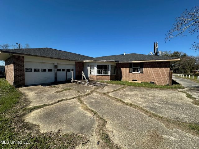 14121 Dedeaux Road, Gulfport, MS 39503