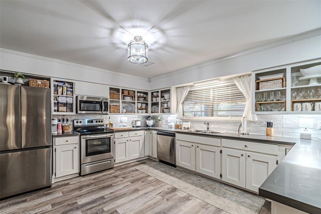 2103 Taylor Street, Waller, TX 77484