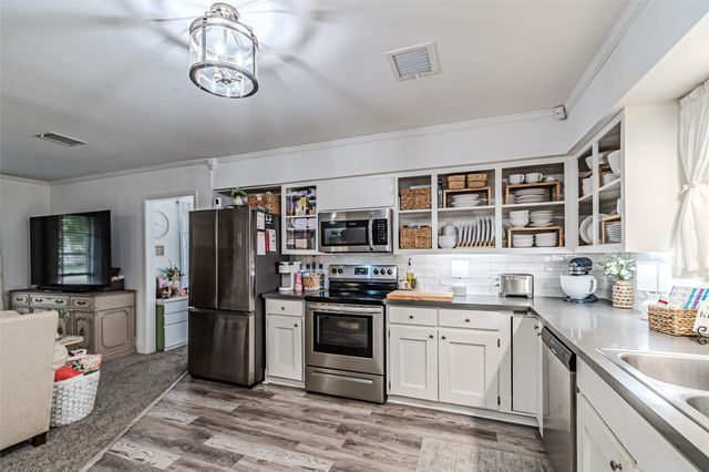 2103 Taylor Street, Waller, TX 77484