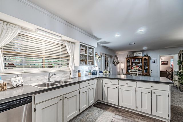 2103 Taylor Street, Waller, TX 77484