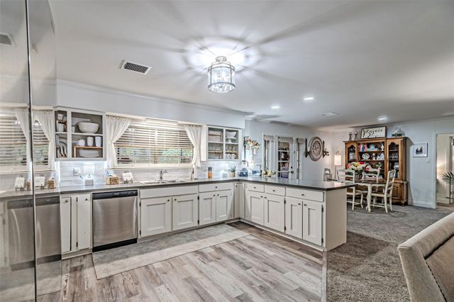 2103 Taylor Street, Waller, TX 77484