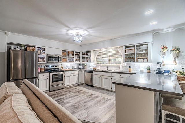 2103 Taylor Street, Waller, TX 77484