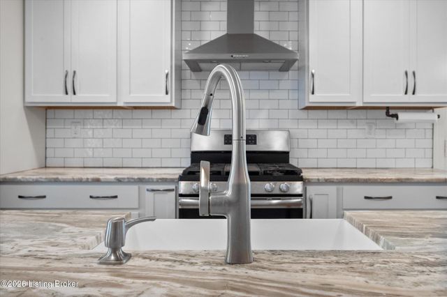 4502 Blenheim Rd, Louisville, KY 40207