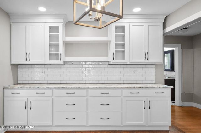 4502 Blenheim Rd, Louisville, KY 40207