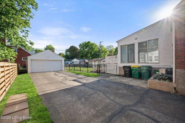 4502 Blenheim Rd, Louisville, KY 40207