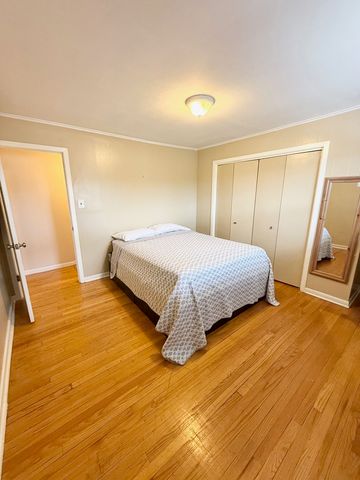 2909 Oakton Street, Park Ridge, IL 60068