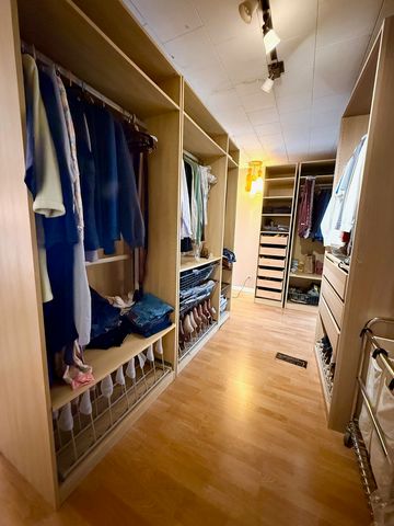 2909 Oakton Street, Park Ridge, IL 60068