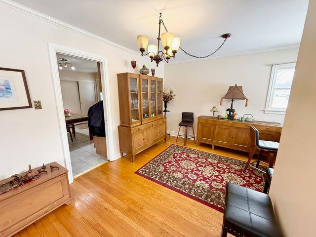 2909 Oakton Street, Park Ridge, IL 60068