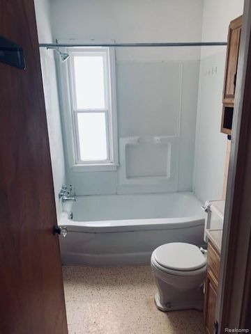 184 W Strathmore Avenue, Pontiac, MI 48340