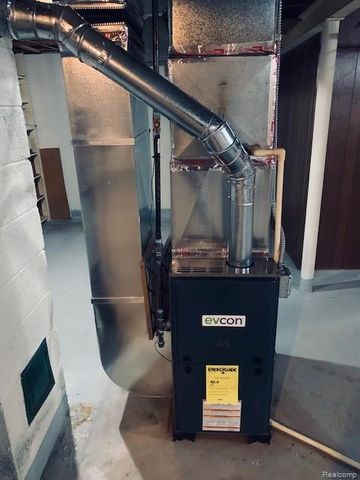 184 W Strathmore Avenue, Pontiac, MI 48340