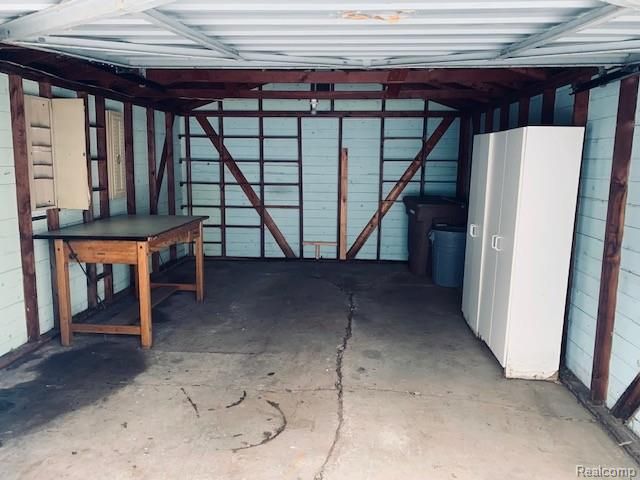 184 W Strathmore Avenue, Pontiac, MI 48340