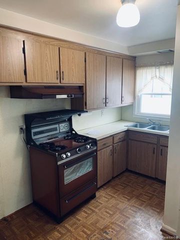 184 W Strathmore Avenue, Pontiac, MI 48340