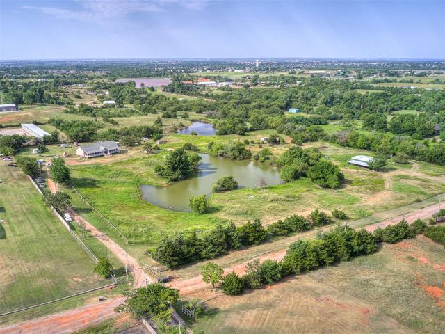 4124 E Horseshoe Lane, Moore, OK 73160