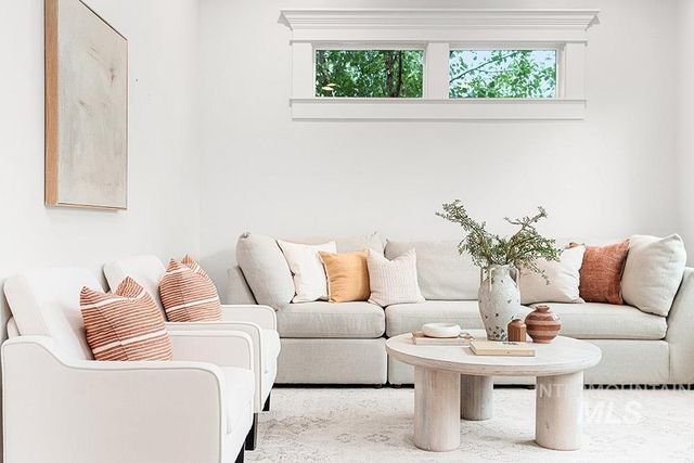 1552 W Windbreaker Ln, Eagle, ID 83616