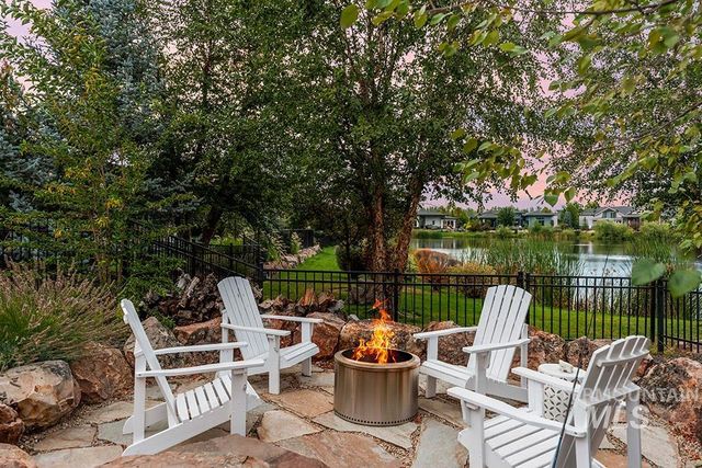 1552 W Windbreaker Ln, Eagle, ID 83616