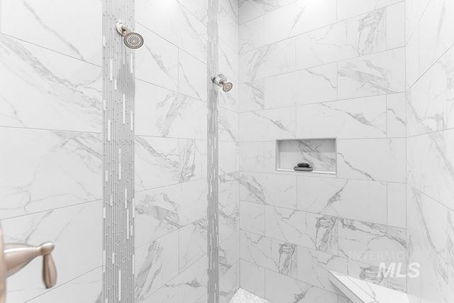 1552 W Windbreaker Ln, Eagle, ID 83616