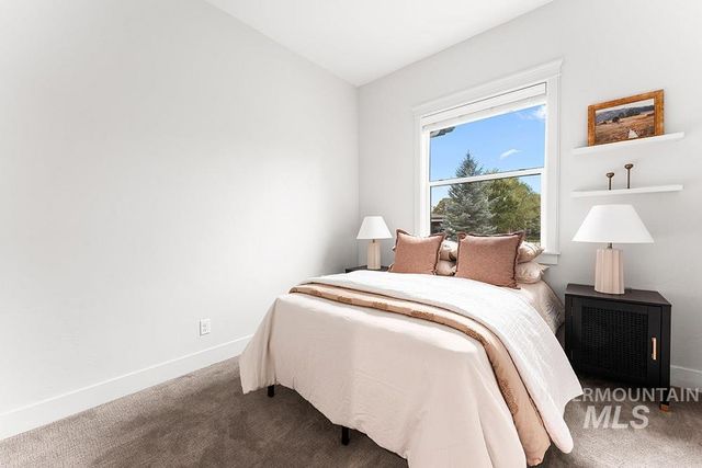 1552 W Windbreaker Ln, Eagle, ID 83616