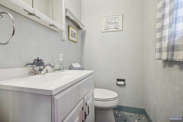 232 Carmita Avenue, Rutherford, NJ 07070