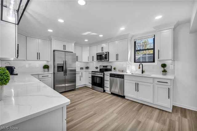 3741 Woodridge Road, Cleveland Heights, OH 44121