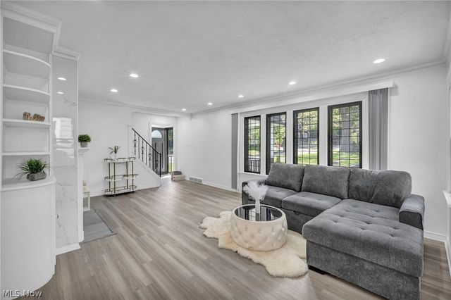 3741 Woodridge Road, Cleveland Heights, OH 44121