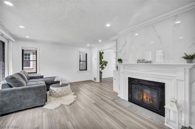 3741 Woodridge Road, Cleveland Heights, OH 44121