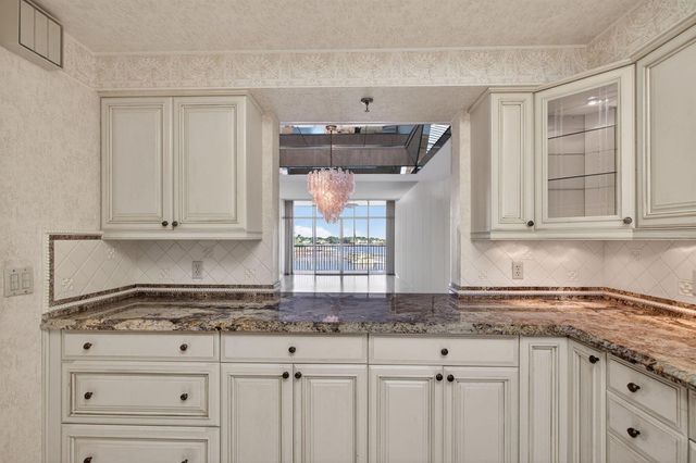 11390 Twelve Oaks Way 420, North Palm Beach, FL 33408