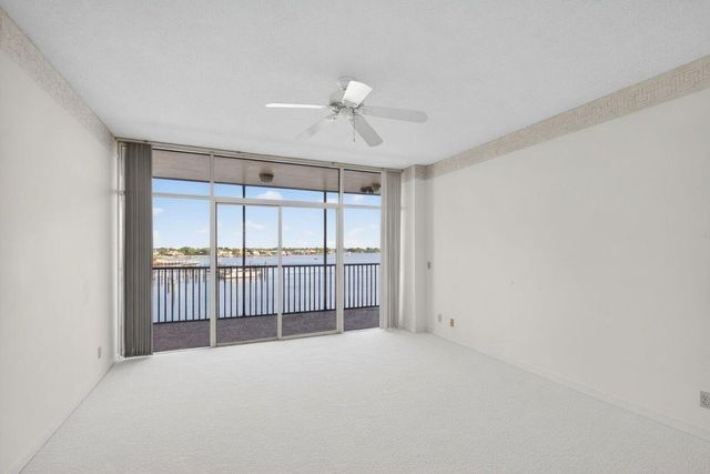 11390 Twelve Oaks Way 420, North Palm Beach, FL 33408