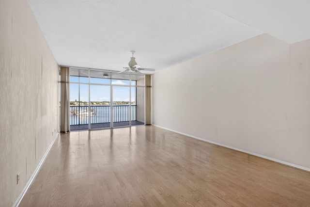 11390 Twelve Oaks Way 420, North Palm Beach, FL 33408
