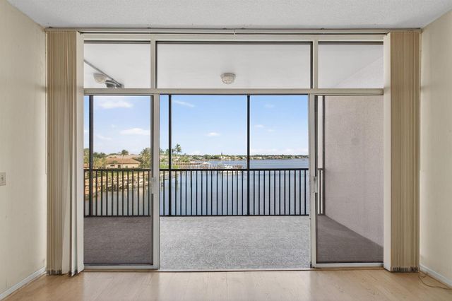 11390 Twelve Oaks Way 420, North Palm Beach, FL 33408