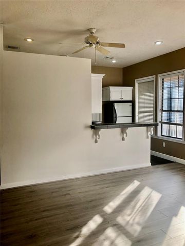 543 W 27th Street F, Houston, TX 77008