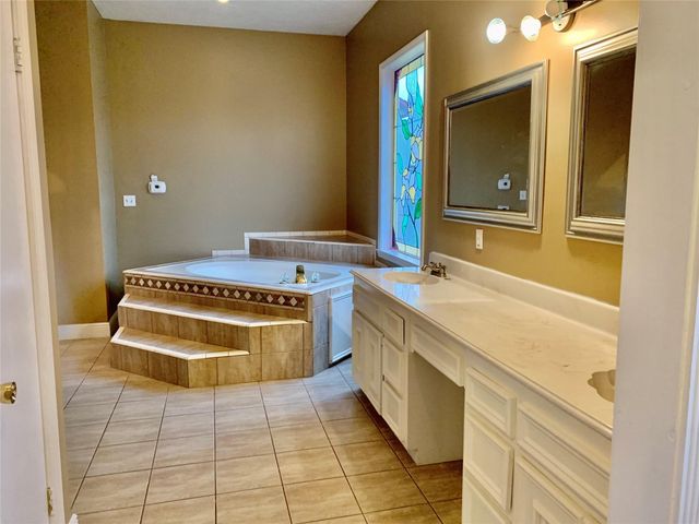 543 W 27th Street F, Houston, TX 77008