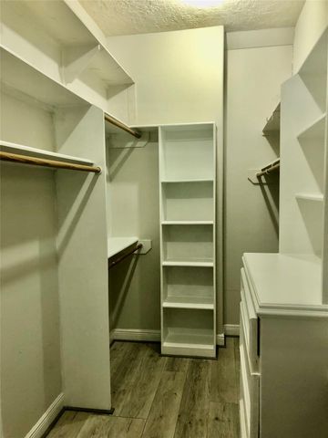 543 W 27th Street F, Houston, TX 77008