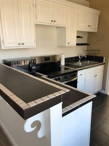 543 W 27th Street F, Houston, TX 77008