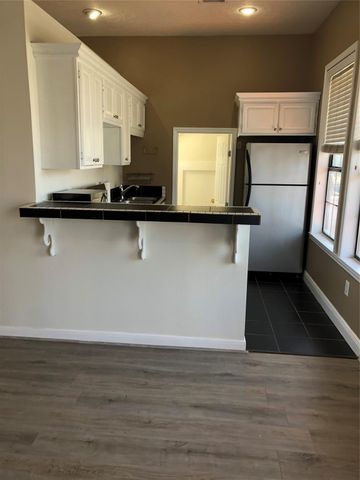 543 W 27th Street F, Houston, TX 77008