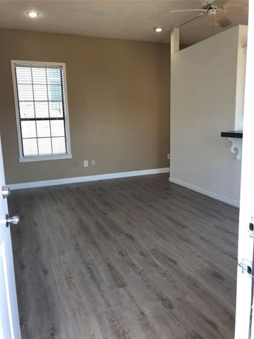 543 W 27th Street F, Houston, TX 77008