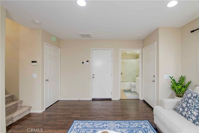 9427 Lemona Avenue 20, North Hills, CA 91343