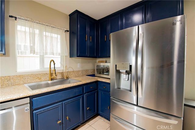 9427 Lemona Avenue 20, North Hills, CA 91343