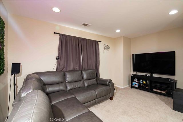 9427 Lemona Avenue 20, North Hills, CA 91343