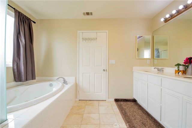 9427 Lemona Avenue 20, North Hills, CA 91343