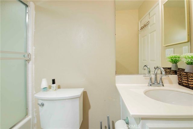 9427 Lemona Avenue 20, North Hills, CA 91343